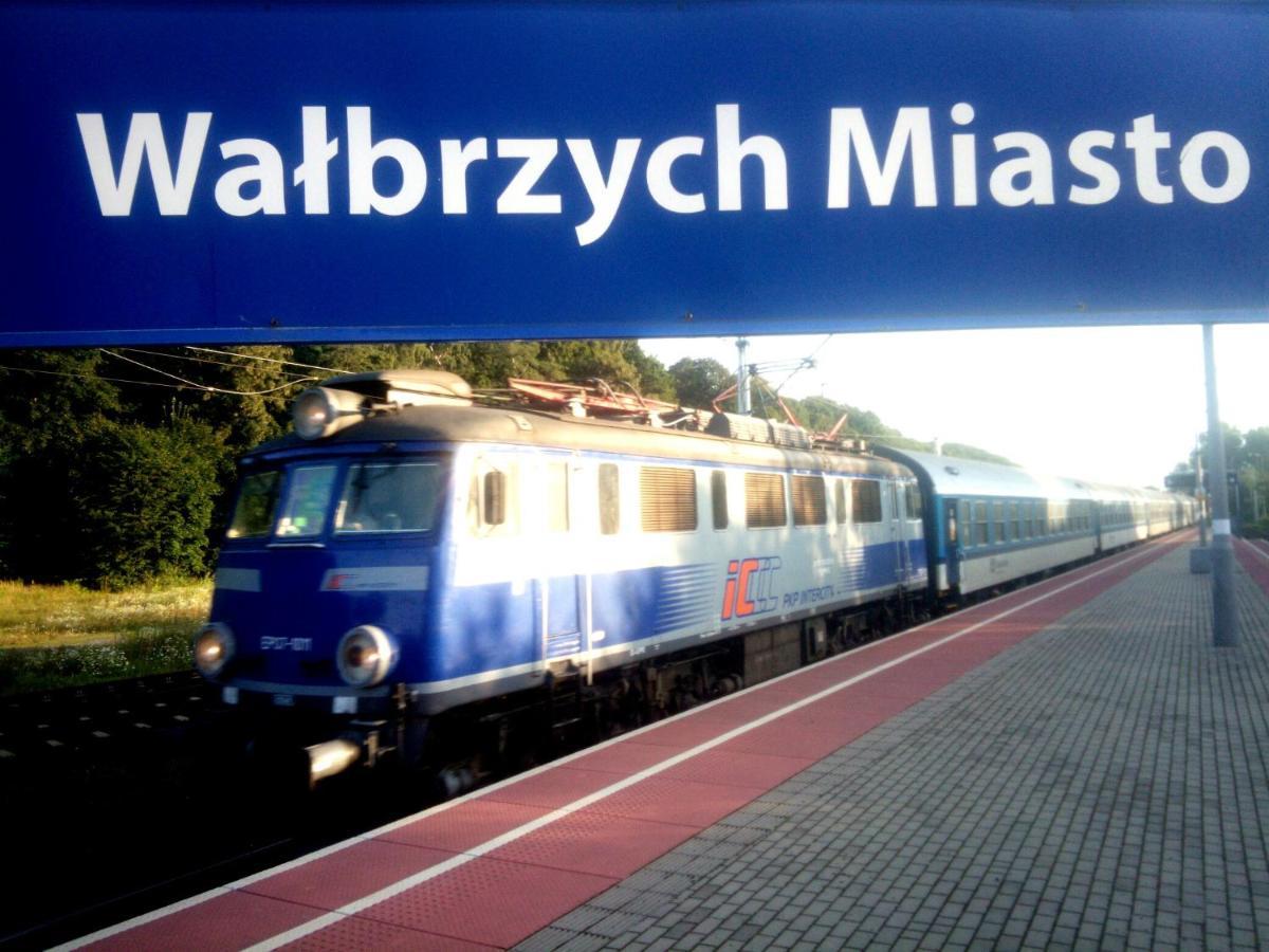 Art Mieszkanie Blisko Dworca Pkp Walbrzych Miasto المظهر الخارجي الصورة