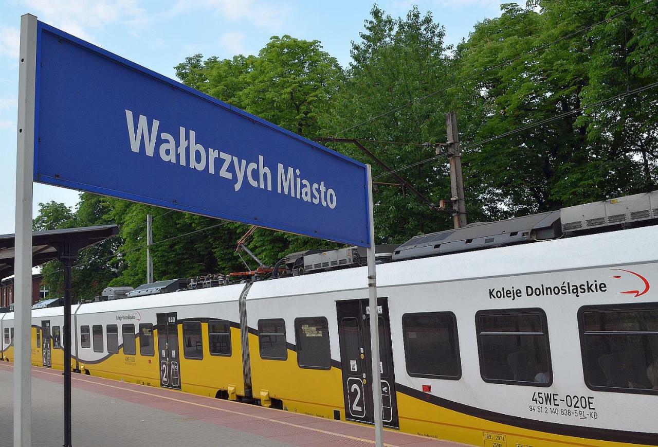 Art Mieszkanie Blisko Dworca Pkp Walbrzych Miasto المظهر الخارجي الصورة