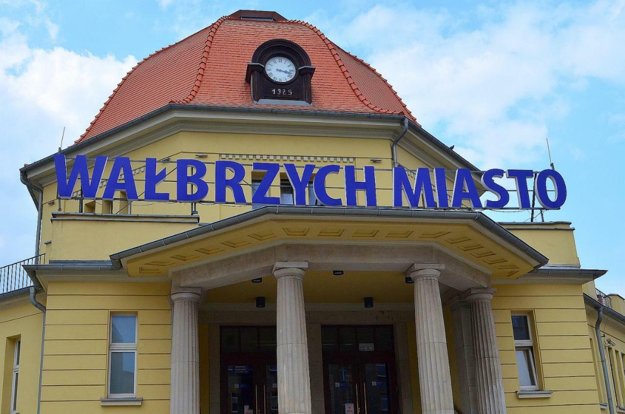 Art Mieszkanie Blisko Dworca Pkp Walbrzych Miasto المظهر الخارجي الصورة